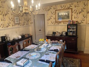 Free daily continental breakfast  - Terrell House B&B (Burnsville)