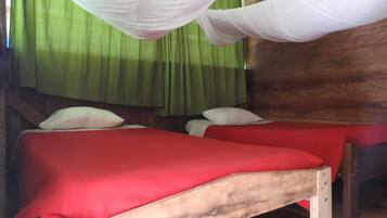 Twin Room, Shared Bathroom | Bed sheets