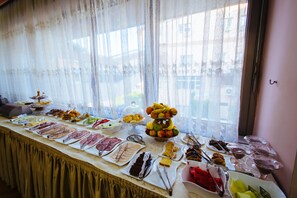 Breakfast buffet - Hotel Kristal Palas (Prilep)