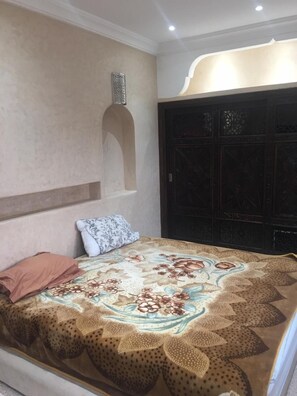 Double Room | Free WiFi, bed sheets
