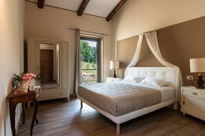 Premium bedding, down comforters, pillowtop beds, individually furnished - Cascina Montiglio (Quagliuzzo)