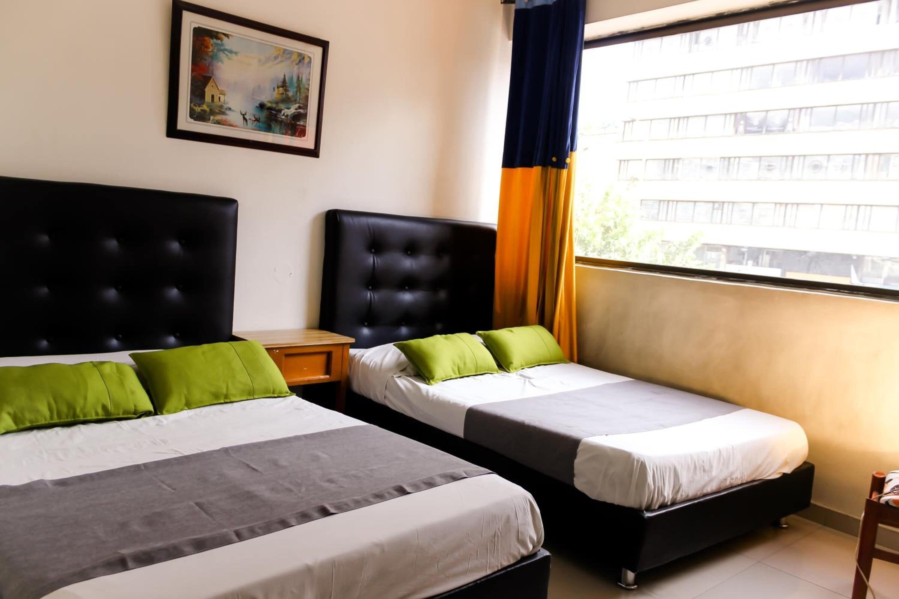 Espacio para trabajar con laptop, wifi gratis y ropa de cama 