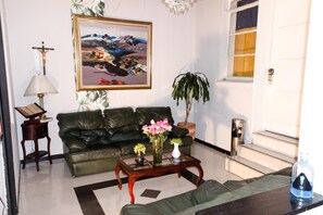 32-Zoll-LED-Fernseher mit Kabelempfang, Fernseher