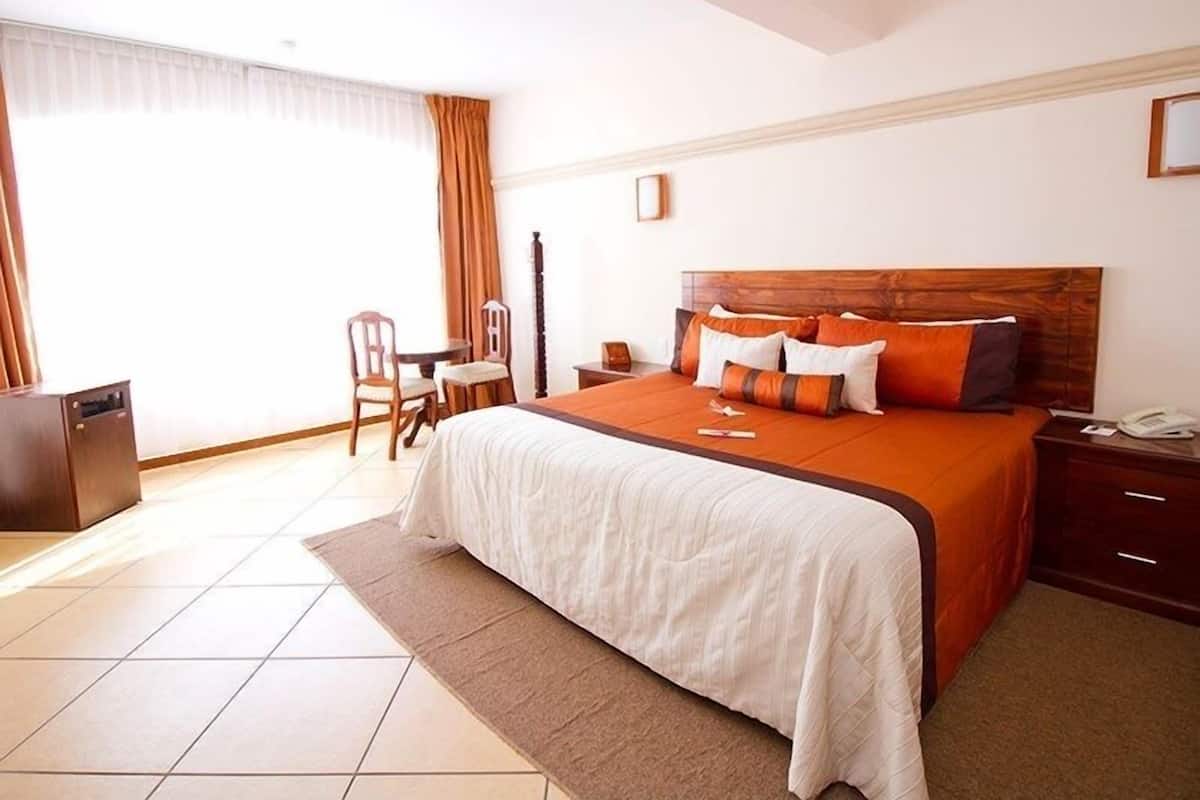 In-room safe, free WiFi, bed sheets