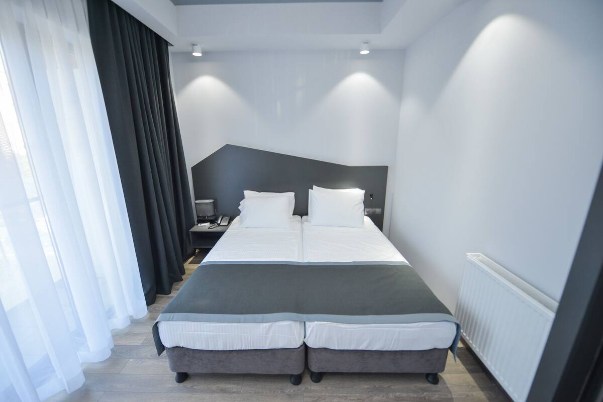 Premium bedding, iron/ironing board (on request)