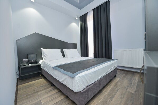 أغطية فراش متميزة ومكواة/لوح كي وأسرّة قابلة للطي وواي فاي مجانًا