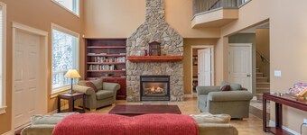 Superb Odin Road Location Backing onto Skiway Hot tub, Garage, Laundry, BBQ