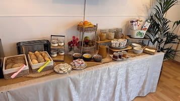 Free daily full breakfast