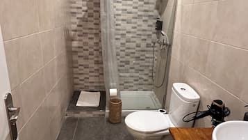 Standard Double Room with Private Bathroom | Bathroom