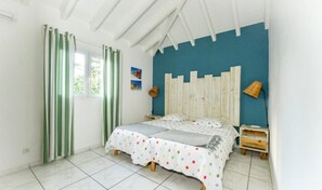 5 chambres, coffre-fort, fer et planche à repasser