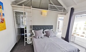 4 bedrooms, in-room safe, iron/ironing board, WiFi