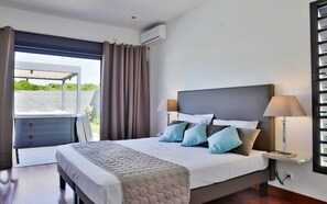 4 bedrooms, in-room safe, WiFi, bed sheets