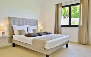 4 chambres, coffres-forts dans les chambres, Wi-Fi, draps fournis