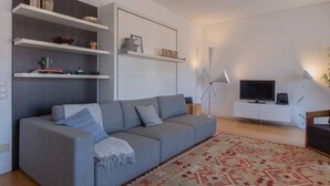 TV - Downtown Apartment Santa Justa (Lisboa)