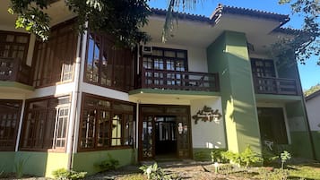 Mặt tiền nơi lưu trú