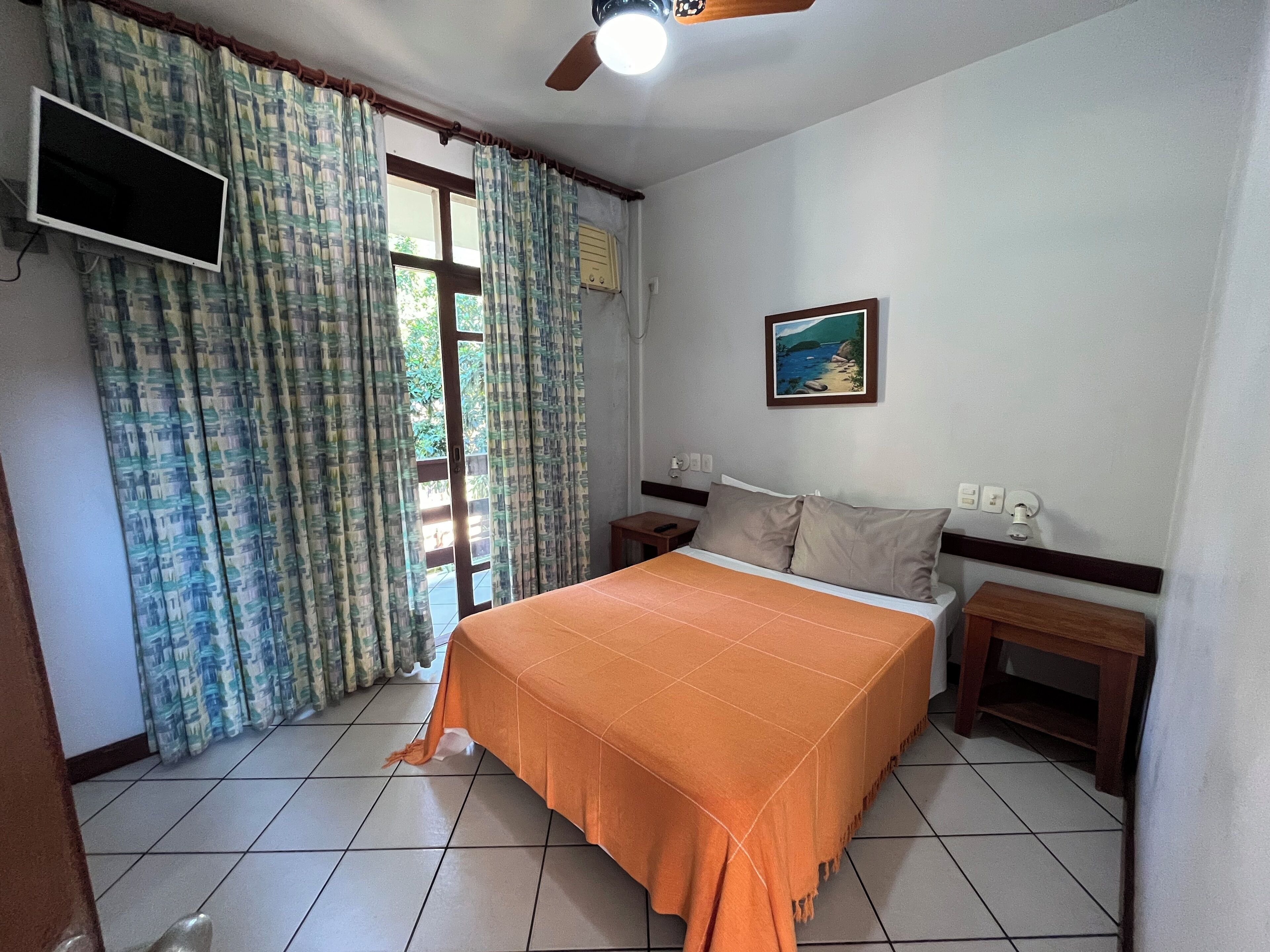 Dobbelt- eller tomannsrom – premium | Minibar, blendingsgardiner, wi-fi (inkludert) og sengetøy