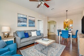 Smart TV - Renovated Vista Cay Condo! *Close to Convention Center + Theme Parks* (Orlando)