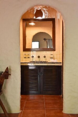 Caja de seguridad en la habitación, wifi gratis y ropa de cama