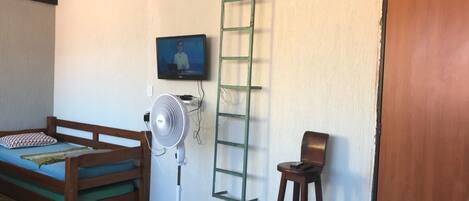 Escritorio y espacio para trabajar con laptop