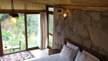 Deluxe Double Room | 1 bedroom, Frette Italian sheets, premium bedding, Select Comfort beds