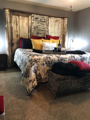 3 bedrooms, iron/ironing board, free WiFi, bed sheets - Ranch House Oasis... (Hutchinson)