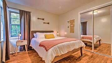 3 bedrooms, desk, laptop workspace, iron/ironing board