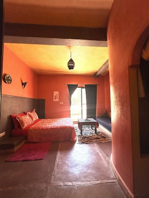 La Flamme Rouge (4) | Didekorasi berbeda-beda dan dilengkapi dengan perabotan berbeda-beda