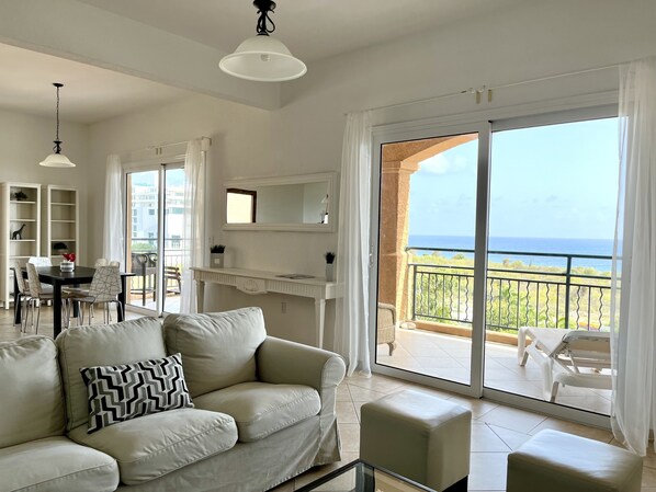 Deluxe Apartment, 3 Bedrooms, Sea View | Living area