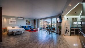 Chambre supérieure, balcon | Literie de qualité, coffre-fort pour ordinateur portable, décor unique