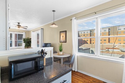 Historic Loft in Downtown AU! LOCATION! Private Parking, Steps to Toomers Corner