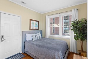 1 habitación, tabla de planchar con plancha, wifi gratis y ropa de cama 