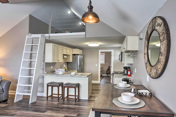 Fridge, microwave, stovetop, dishwasher