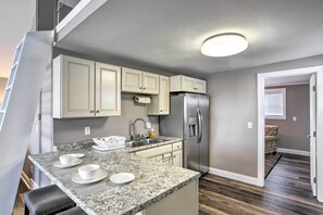 Fridge, microwave, stovetop, dishwasher