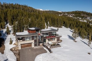 Exterior - Modern Ski-in/Ski-out Home with Amazing Views! Hot Tub! (Big Sky)