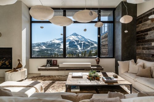 Spend Winter in Big Sky! Modern Ski-in/Ski-out Home with Amazing Views! Hot Tub!