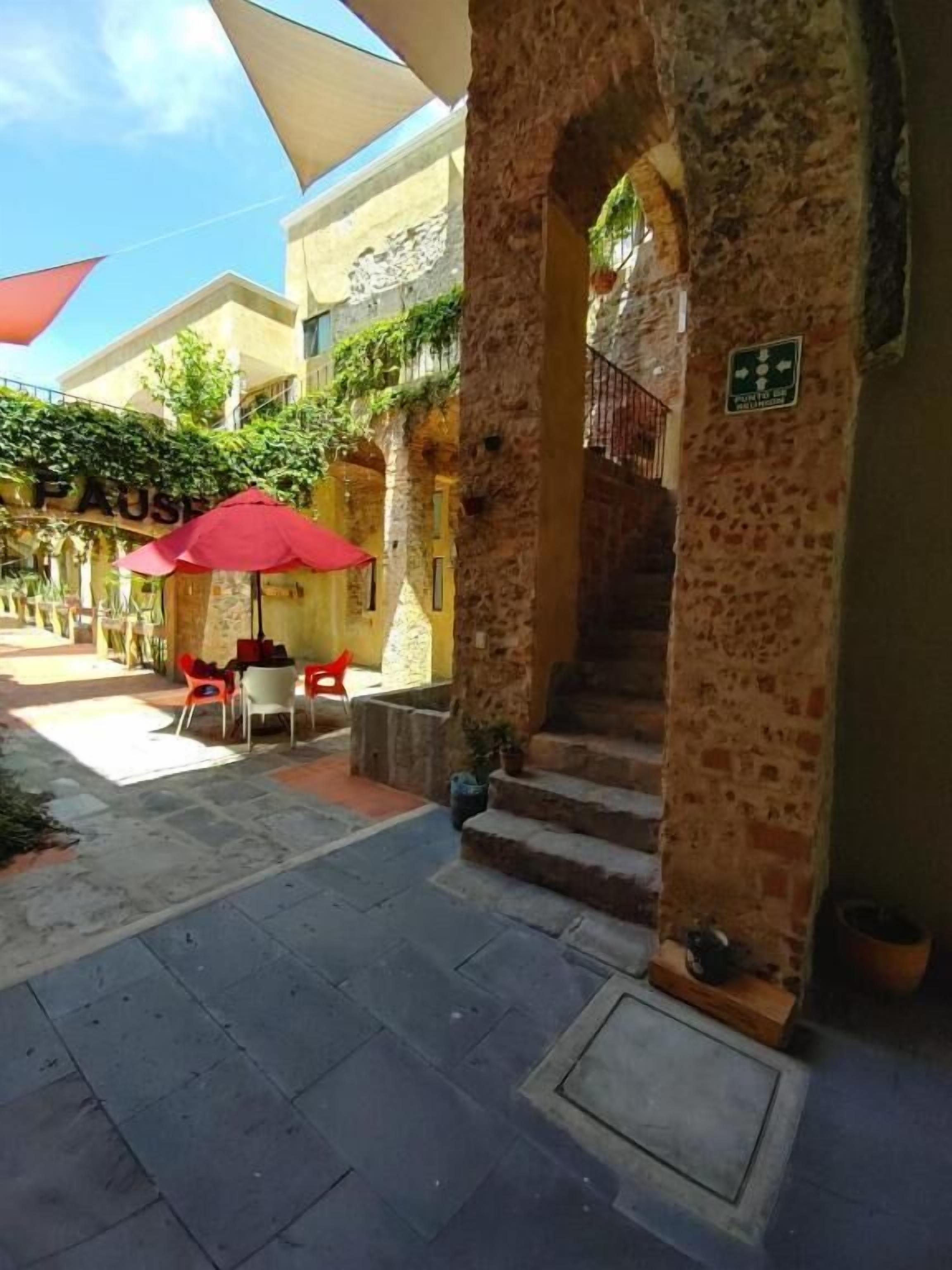 Photo - El Descanso Barrio del Artista