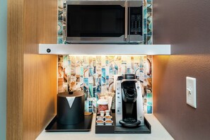 Room, 1 King Bed (Drinks & Snacks) | Premium bedding, pillowtop beds, desk, laptop workspace - Hilton Garden Inn Cedar Park Austin (Austin)