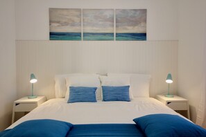 1 bedroom, iron/ironing board, travel crib, free WiFi - Avencas Beach House - Ocean View (Parede)