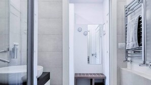 Double Room, Balcony | Hypo-allergenic bedding available, desk, laptop workspace, soundproofing - Museo19 (Naples)