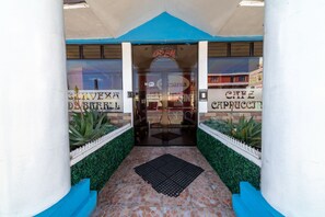 Entrada al alojamiento