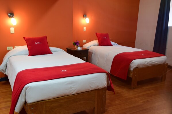 Individueel gedecoreerd, individueel gemeubileerd, een bureau