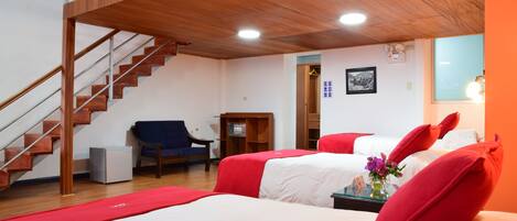 Standar Familly Room | Individuell dekoriert, individuell eingerichtet, Schreibtisch