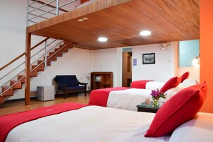 Standar Familly Room | Individually decorated, individually furnished, desk, laptop workspace
