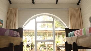 Asrama Umum Ekonomi | Internet kabel gratis dan seprai linen