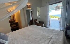 2 chambres, coffres-forts dans les chambres, fer et planche à repasser