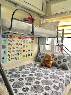 Iron/ironing board, internet, bed sheets