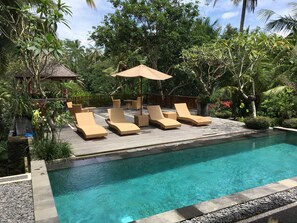Outdoor pool, open 7:00 AM to 7:00 PM, pool umbrellas, sun loungers - Puri Raya Villa Ubud (Tegallalang)