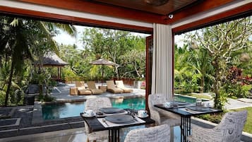 Breakfast, lunch and dinner served