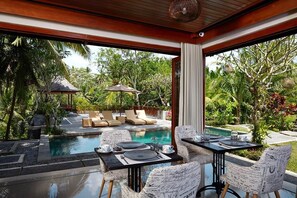 Breakfast, lunch and dinner served - Puri Raya Villa Ubud (Tegallalang)
