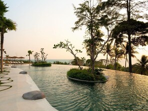 Kolam renang outdoor